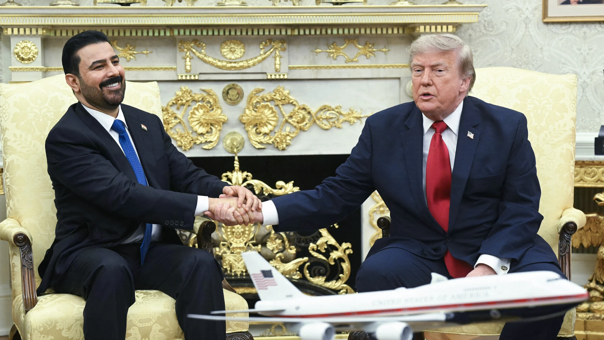 Trump schrapt tolheffing Straat van Hormuz, ook nieuwe luchtaanvallen