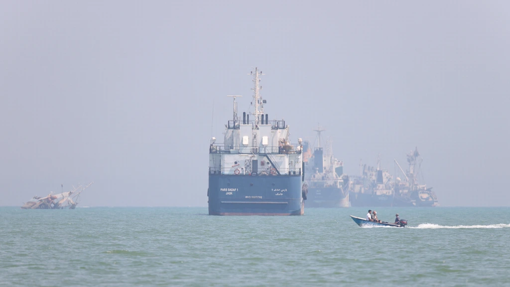 Foto: Iran zegt tanker tegen te houden in Straat van Hormuz, VS haalt drones neer