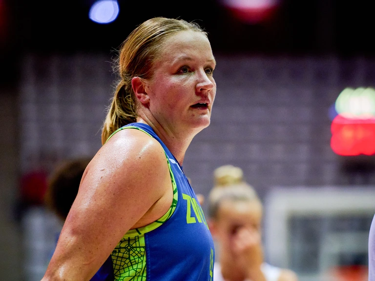 Hof genoot van WNBA-avontuur, dat na drie duels al voorbij is: 'Wel even slikken'