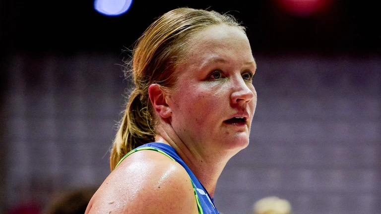 Hof genoot van WNBA-avontuur, dat na drie duels al voorbij is: 'Wel even slikken'