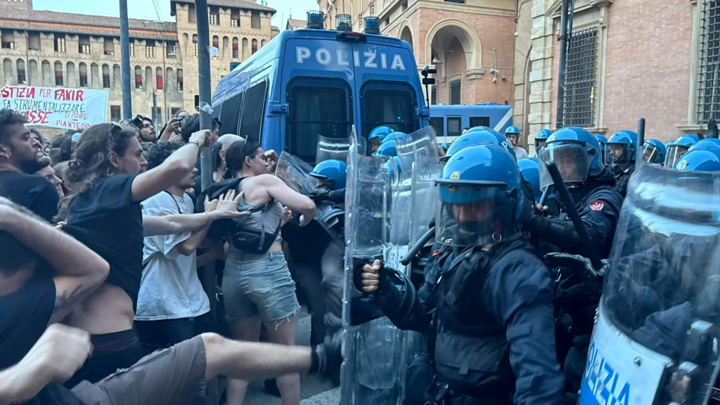 Tientallen agenten gewond bij protesten in Bologna na dood van arrestant