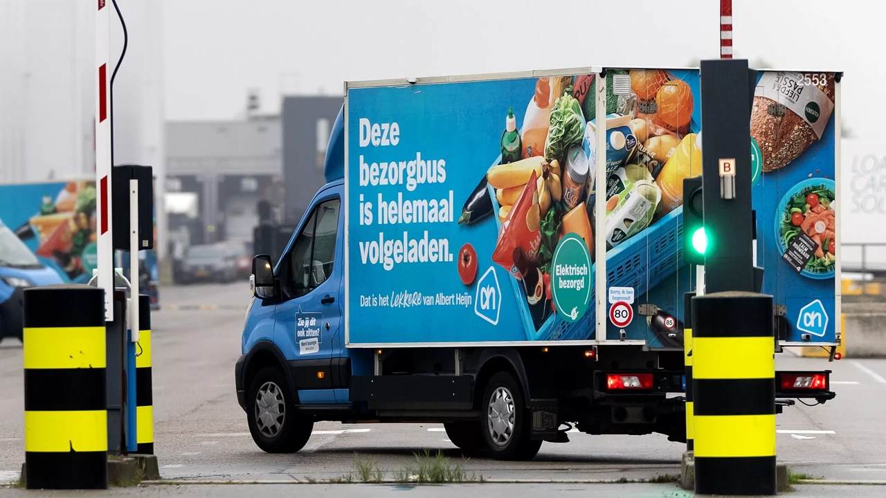In no time lege schappen: storing Albert Heijn laat zien hoe kwetsbaar voedselketen is In no time lege schappen: storing Albert Heijn laat zien hoe kwetsbaar voedselketen is