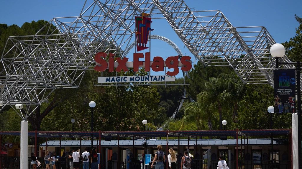 Foto: Pretpark Six Flags in VS sluit achtbaan na 100 meldingen van hersenletsel