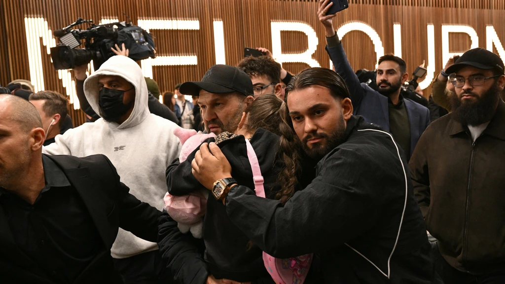 Foto: Drie vrouwelijke Syriëgangers meteen na terugkeer opgepakt in Australië