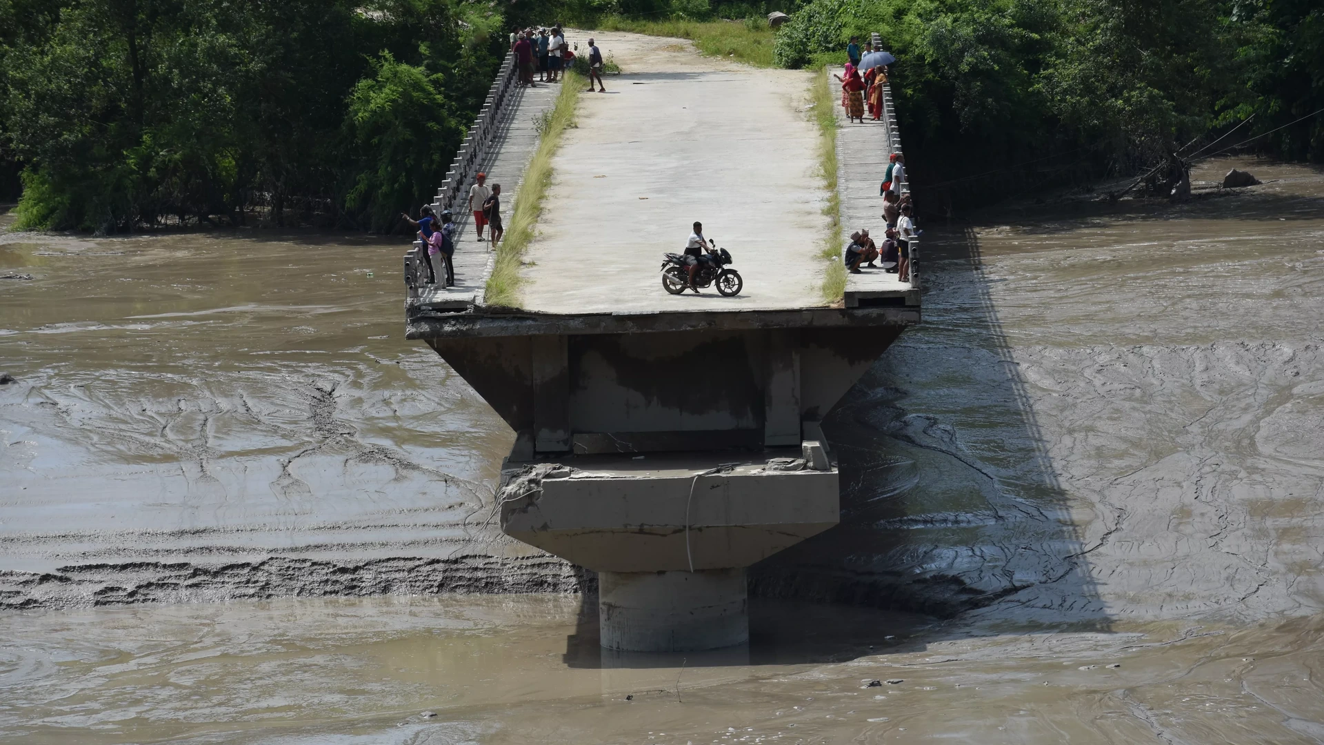 Aantal vermisten Nepal opgelopen tot zo'n 1400, complete ravage in rampgebied