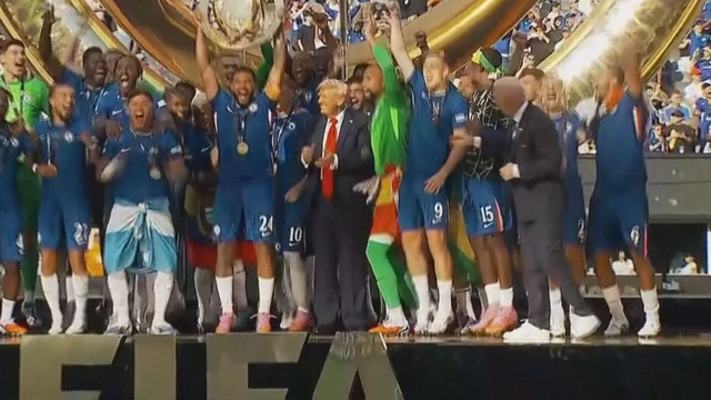 Trump op de voorgrond bij prijsuitreiking WK clubs