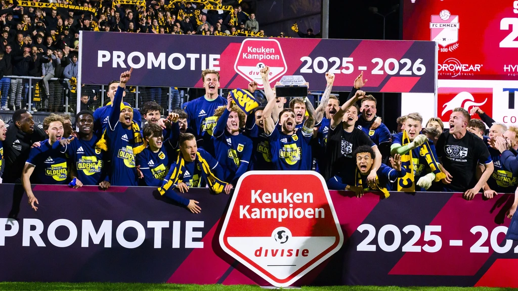 Cambuur volgt ADO naar eredivisie dankzij zege in Emmen