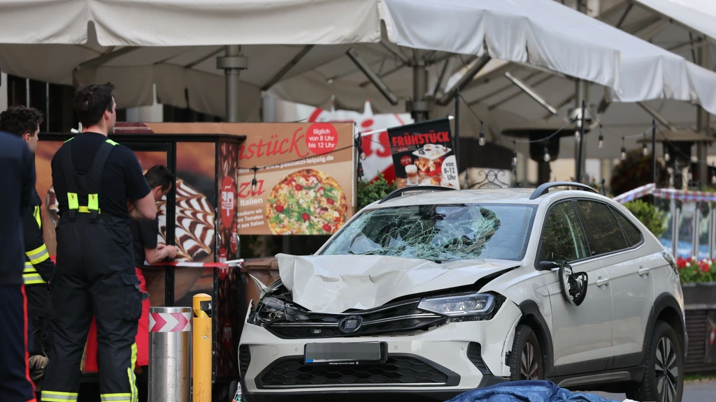 Foto: Auto rijdt in op voetgangers in Leipzig, twee doden