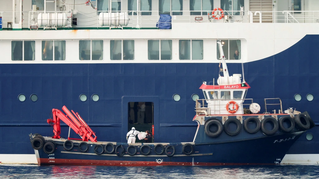 Cruiseschip Hondius aangekomen bij Tenerife, Spaanse autoriteiten aan boord