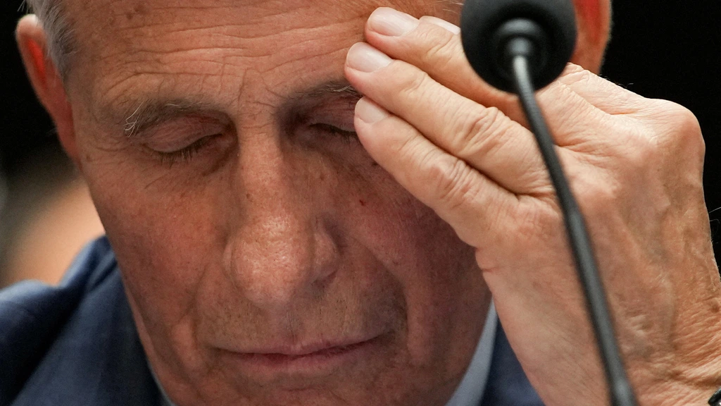 Fauci zwijgt bij coronaverhoor, beticht senator van 'krankzinnige obsessie'