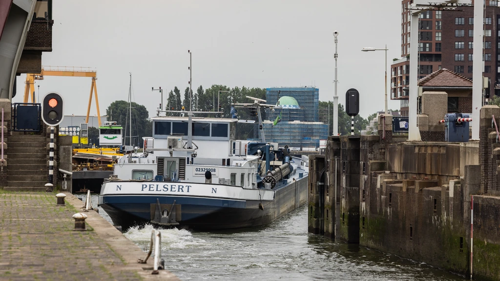 Sluizen Rotterdam dicht vanwege lage waterstand door aanhoudende droogte