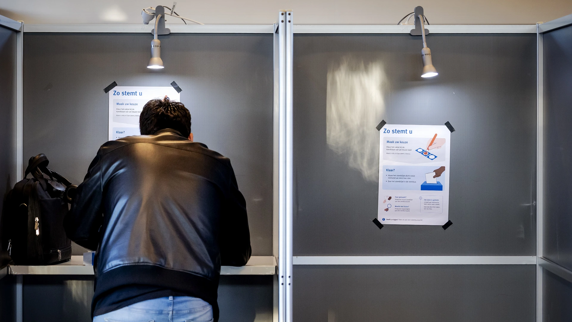 Politie pakt zes mensen op in onderzoek naar stemfraude in Gorinchem
