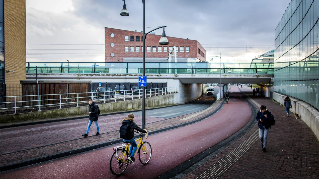 Kabinet verdeelt 7,5 miljard euro voor bereikbaarheid, ruim de helft naar ov